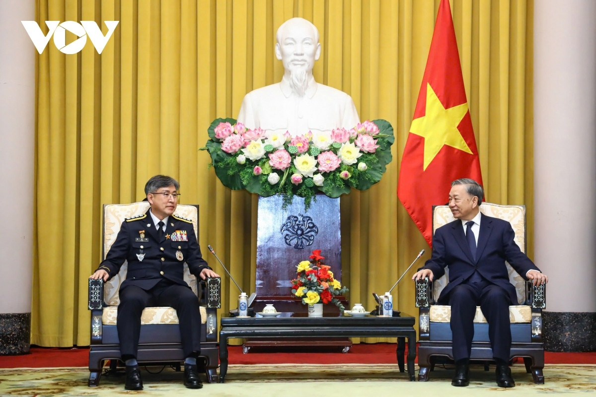 top vietnamese leader hosts korea coast guard commissioner general picture 1