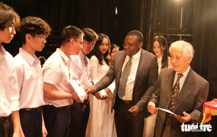 vallet scholarships granted to more than 465 students in southern region picture 1