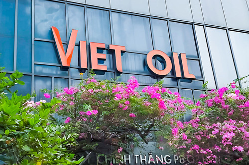 Xuyen Viet Oil bribed party secretary with VND13 billion, luxury goods