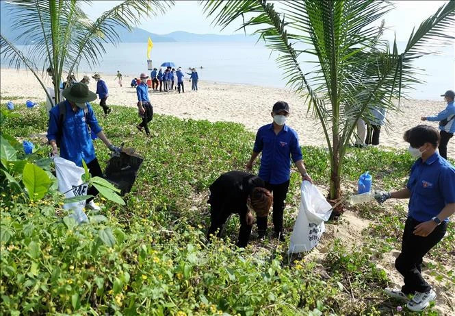 Coastal, island localities promote green tourism with plastic waste reduction