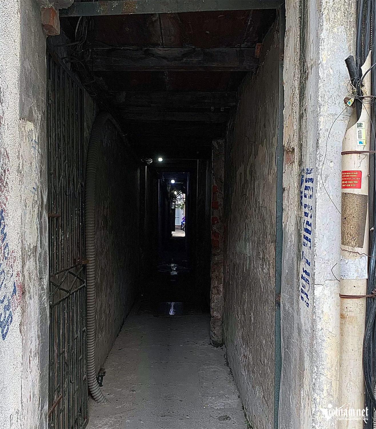 thin house TienAnh.jpg