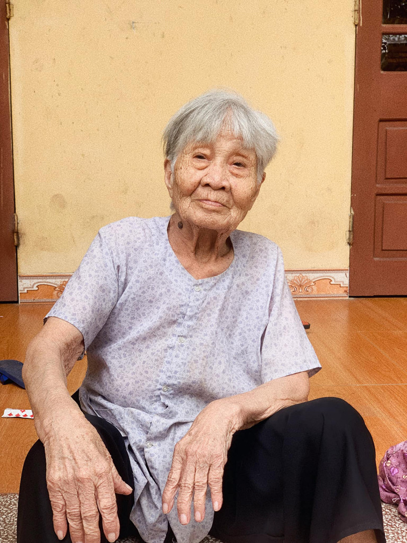 99-year-old grandmother's remark at ID card office touches hearts