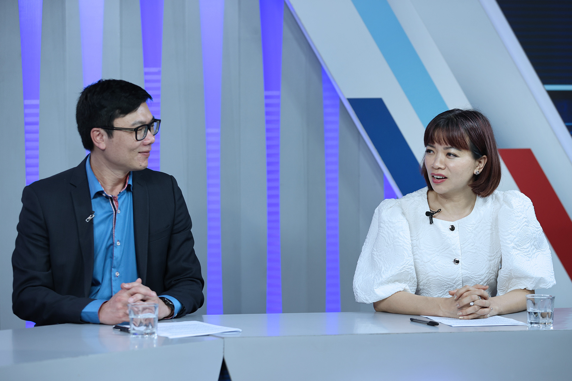 Tọa đàm_ Kết nối tri thức vì một Việt Nam thịnh vượngt .jpg (3).jpg