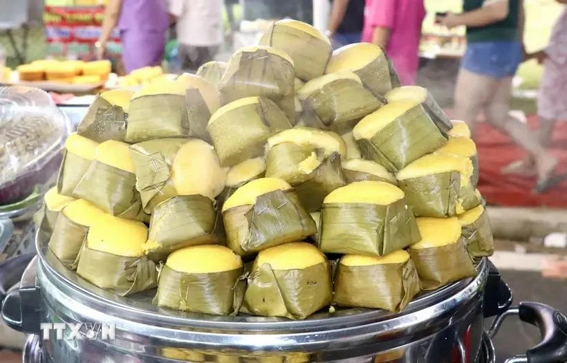 100 traditional cakes made from palmyra palm set Vietnamese record