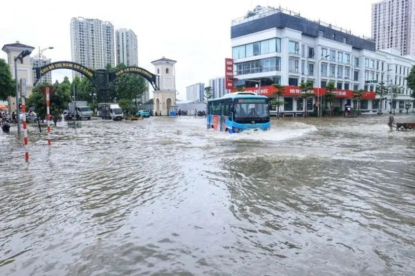 Hanoi needs to fix severe flooding problem after heavy rains
