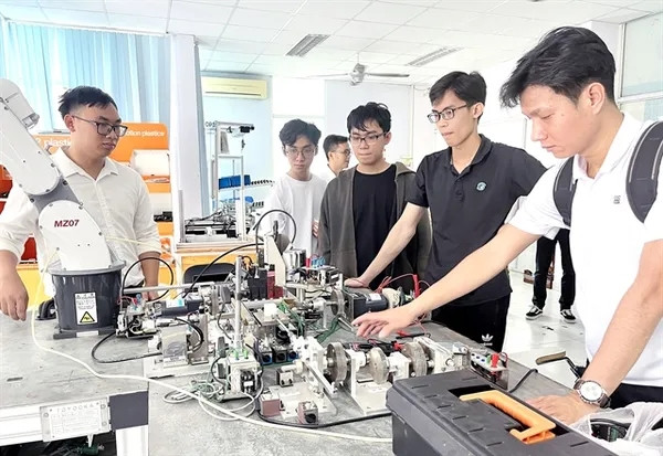 Nurturing talents a top priority as VN aims to become a semiconductor hub