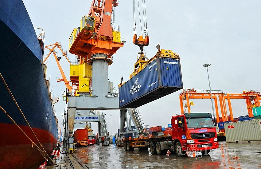 Vietnam to enjoy trade surplus for 9th consecutive year: experts