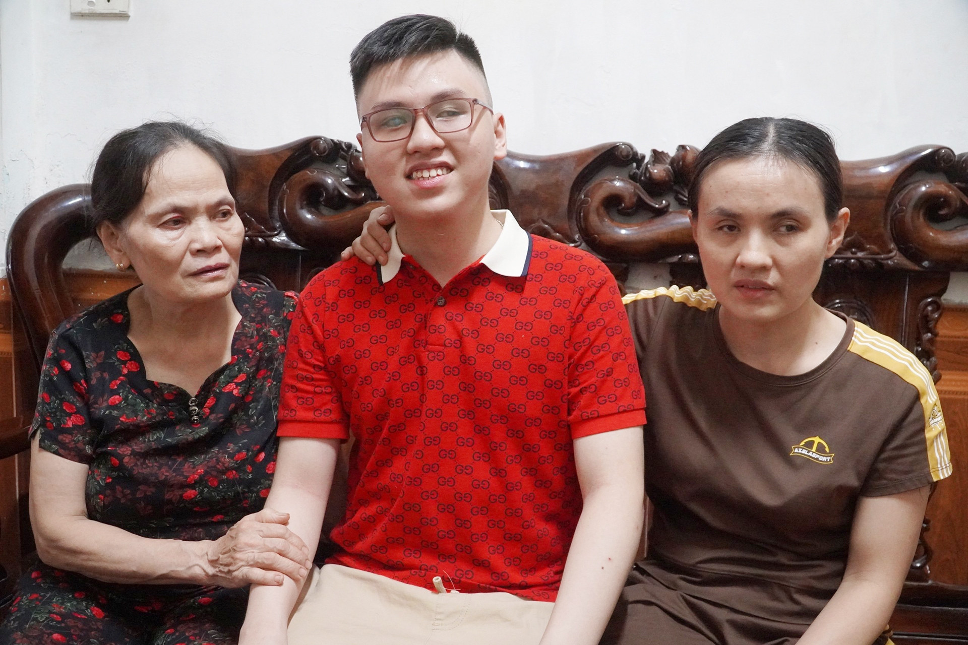 Blind student, inspired by his mother, earns seat at top universities