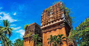 Ancient twin towers in Quy Nhon admired for their unique cham architecture