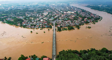 Aerial view: Yen Bai City engulfed by rising floodwaters