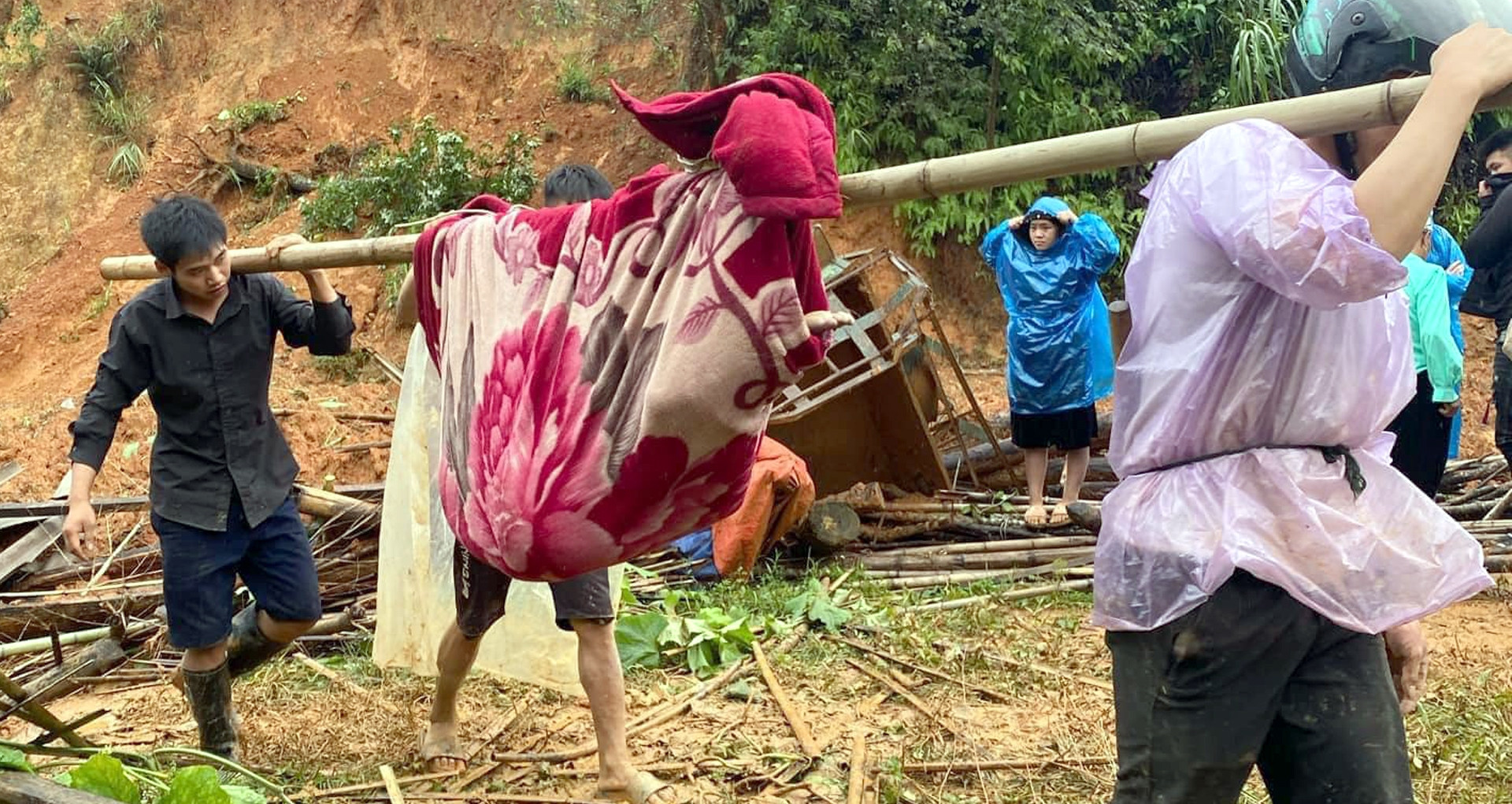 Urgent search for 38 missing in landslide-hit district of Cao Bang