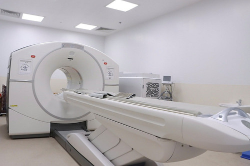 Told to wait for PET/CT scan, cancer patients faint in pain