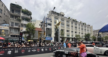 Gumball 3000 rally draws thousands to see multimillion-dollar supercars in VN