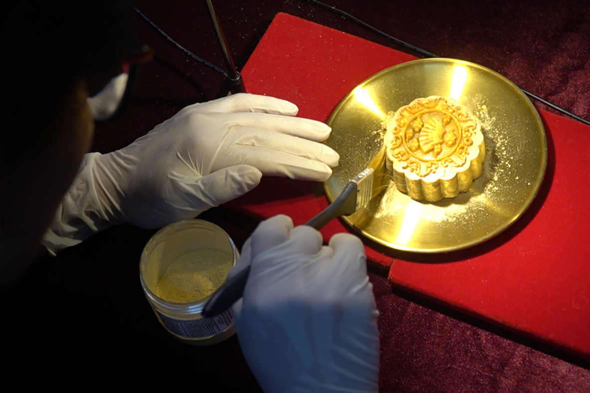 Man imports edible sheets of gold to make pricey mooncakes