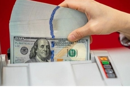 State Treasury buys large amounts of US dollar from banks