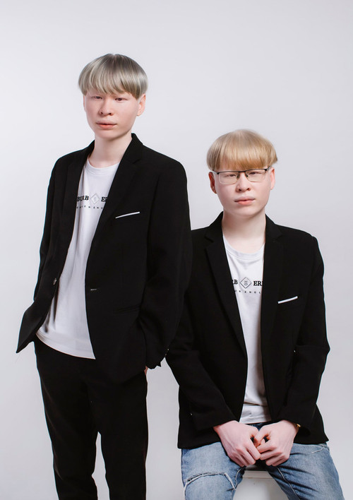 Music gives albino twins in Ha Tinh a reason to live