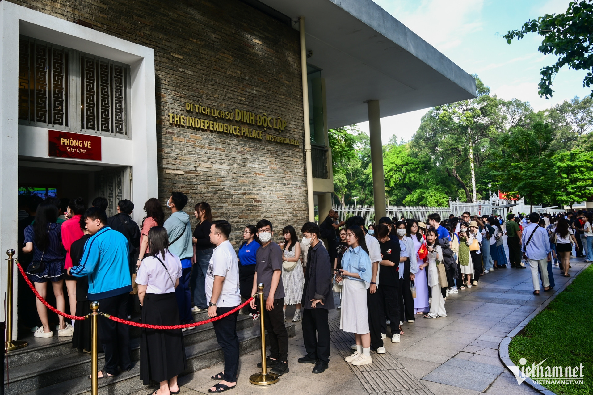 W-cở đỏ nghỉ lễ_ 18.jpg