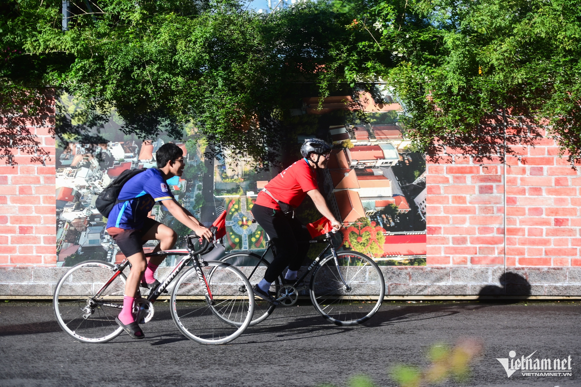 W-cở đỏ nghỉ lễ_ 10.jpg