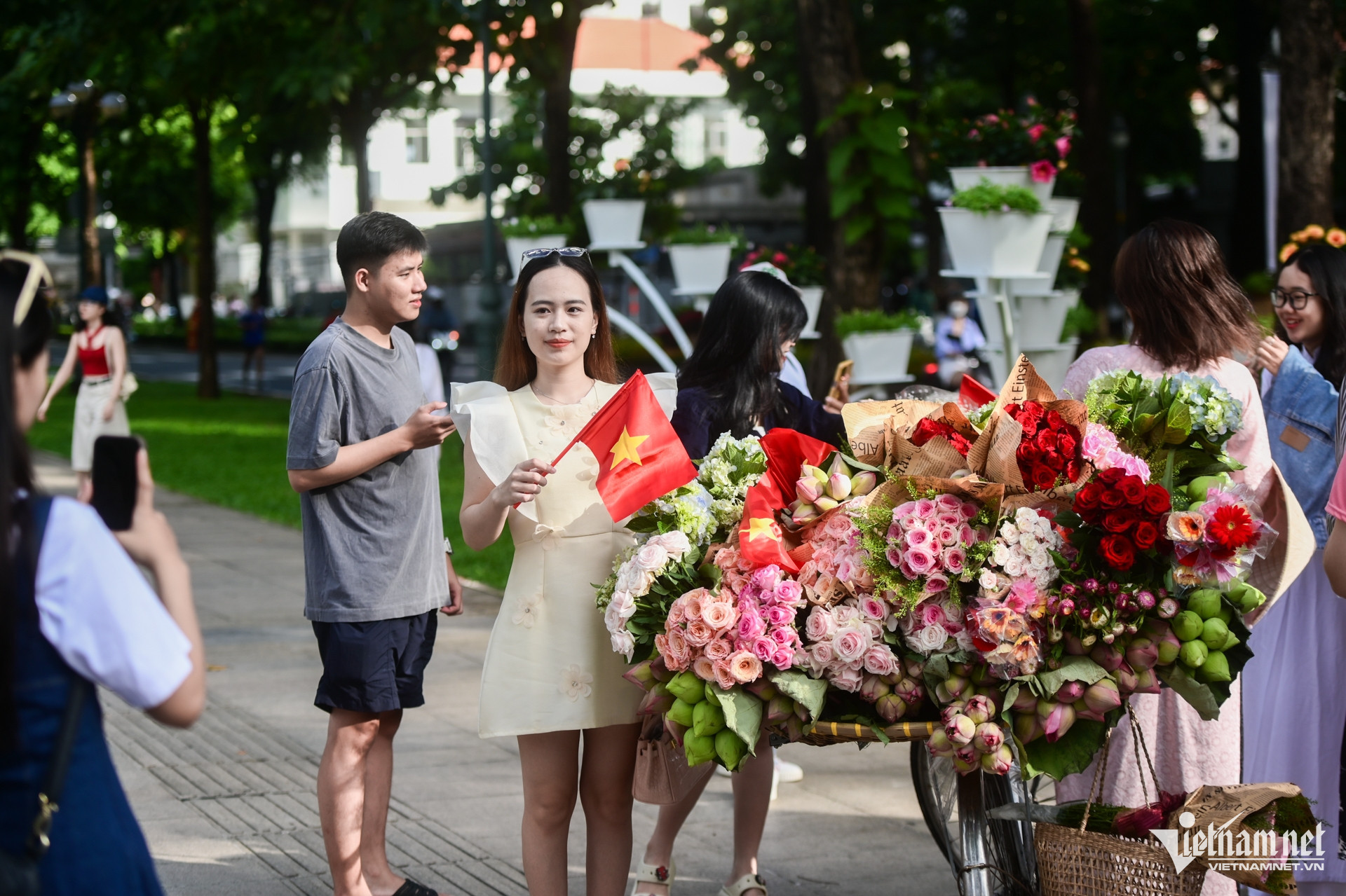 W-cở đỏ nghỉ lễ_ 14.jpg