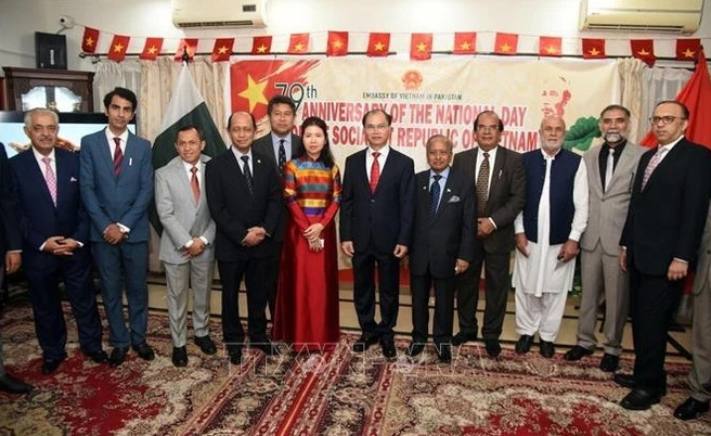 vietnam s national day celebrated in various countries picture 2