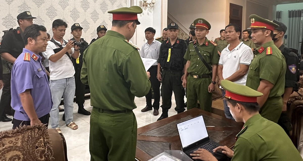 Police arrest leader of illegal mining operation in Binh Thuan