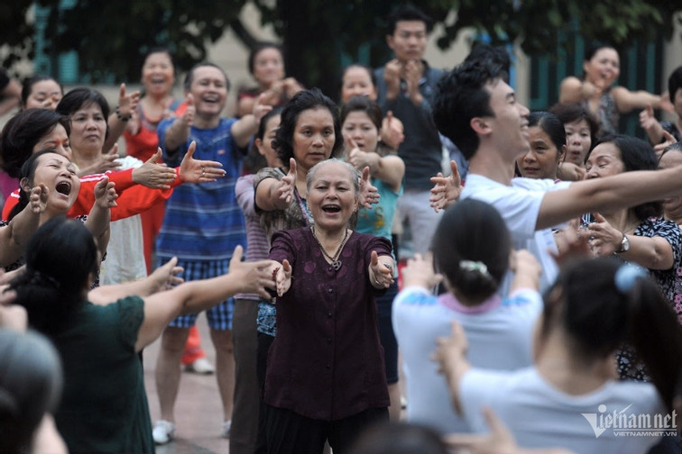 Vietnamese youth marry later, have fewer children