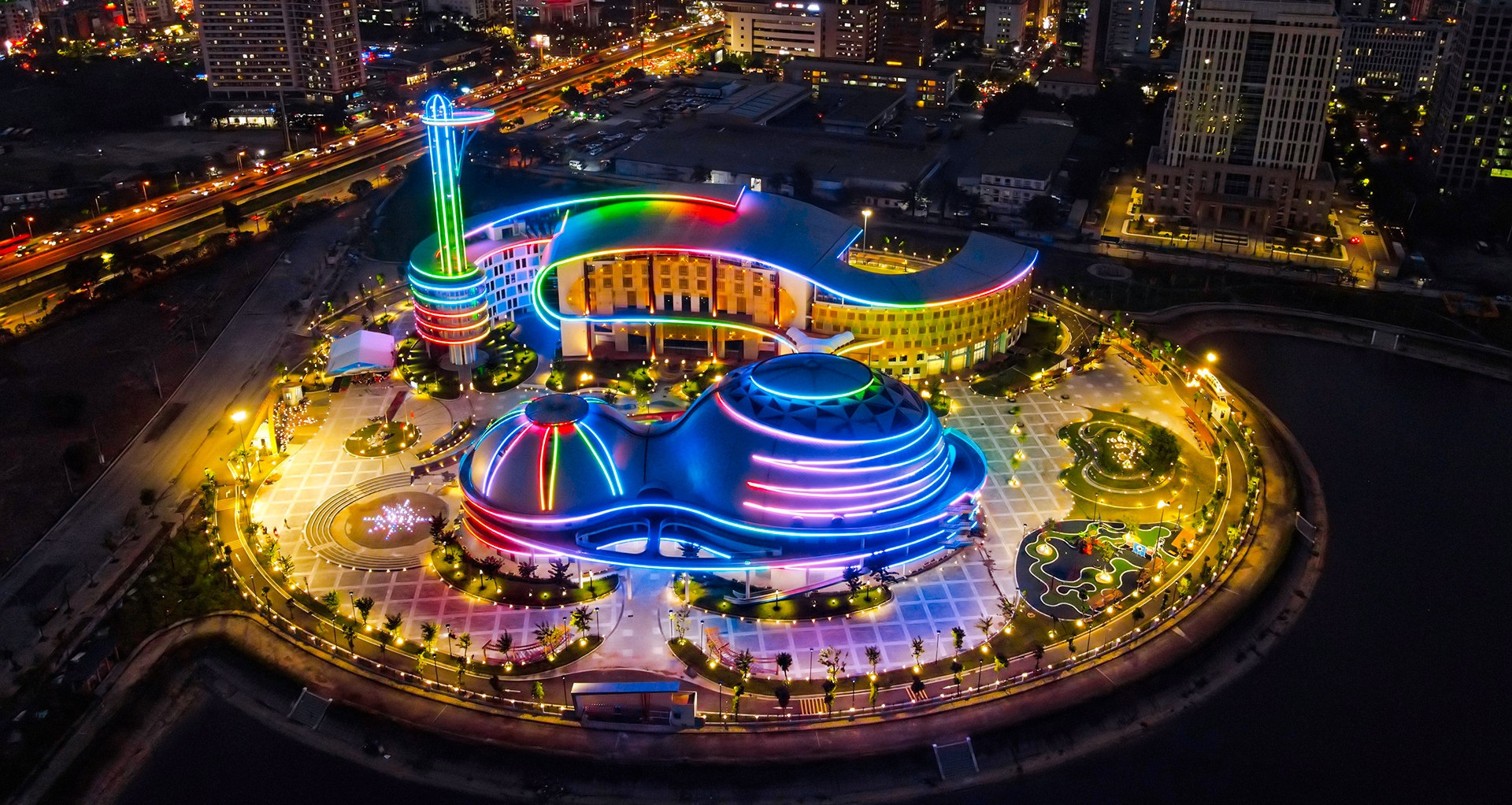 Hanoi inaugurates new children's center with astronomical tower&year-round pool