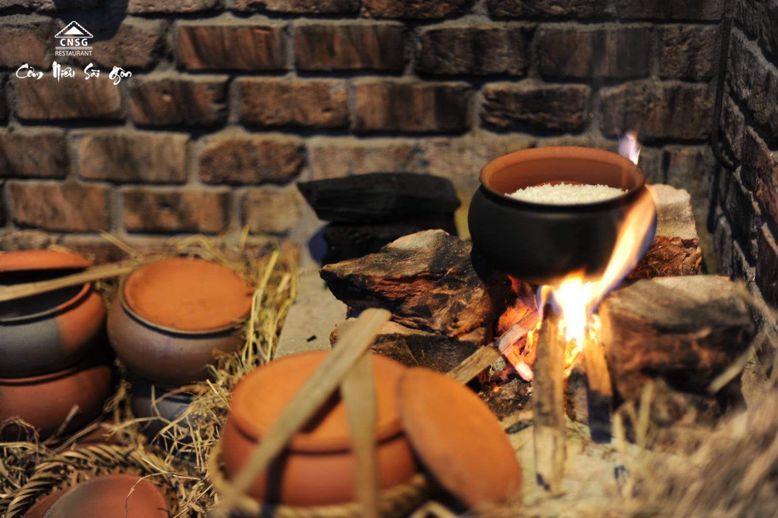 Throwing and catching broken clay pots of rice attracts diners restaurant