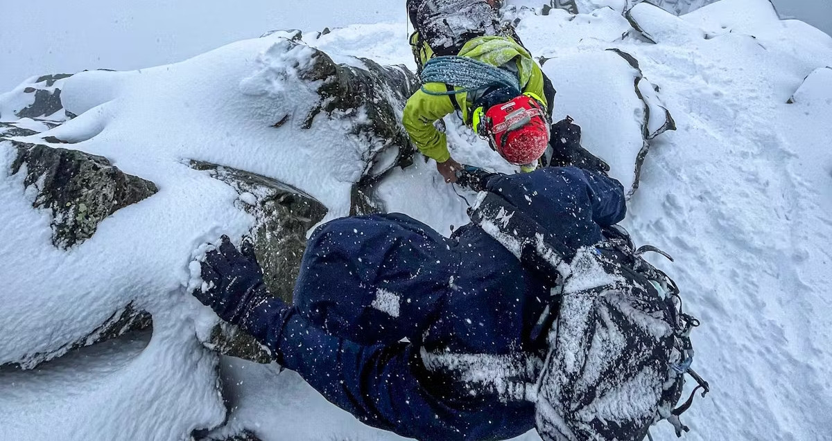 Dramatic rescue of Vietnamese climbers in Swiss Alps concludes successfully