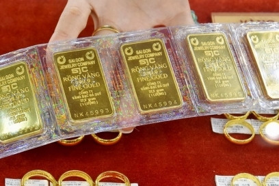 Gold ring prices reach new peak, move equal to gold bar prices for first time