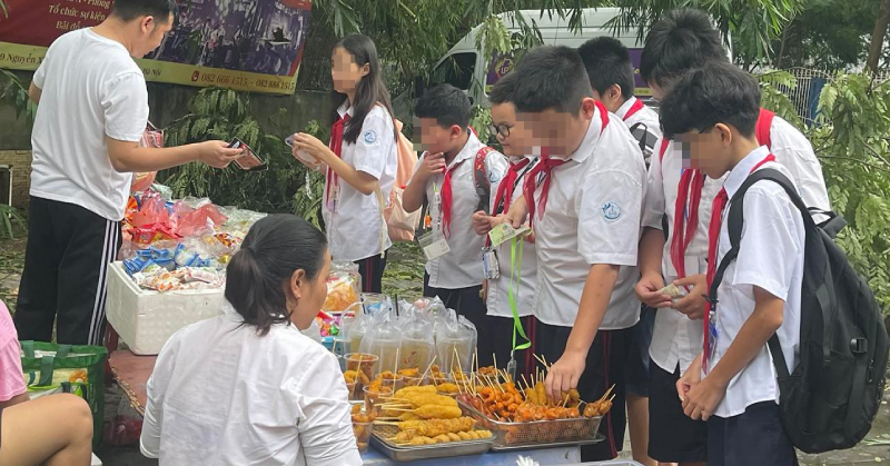 Hanoi implements strict food safety controls around schools for 2024-2025