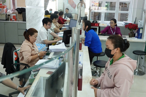 HCM City residents can now use administrative procedures in any district