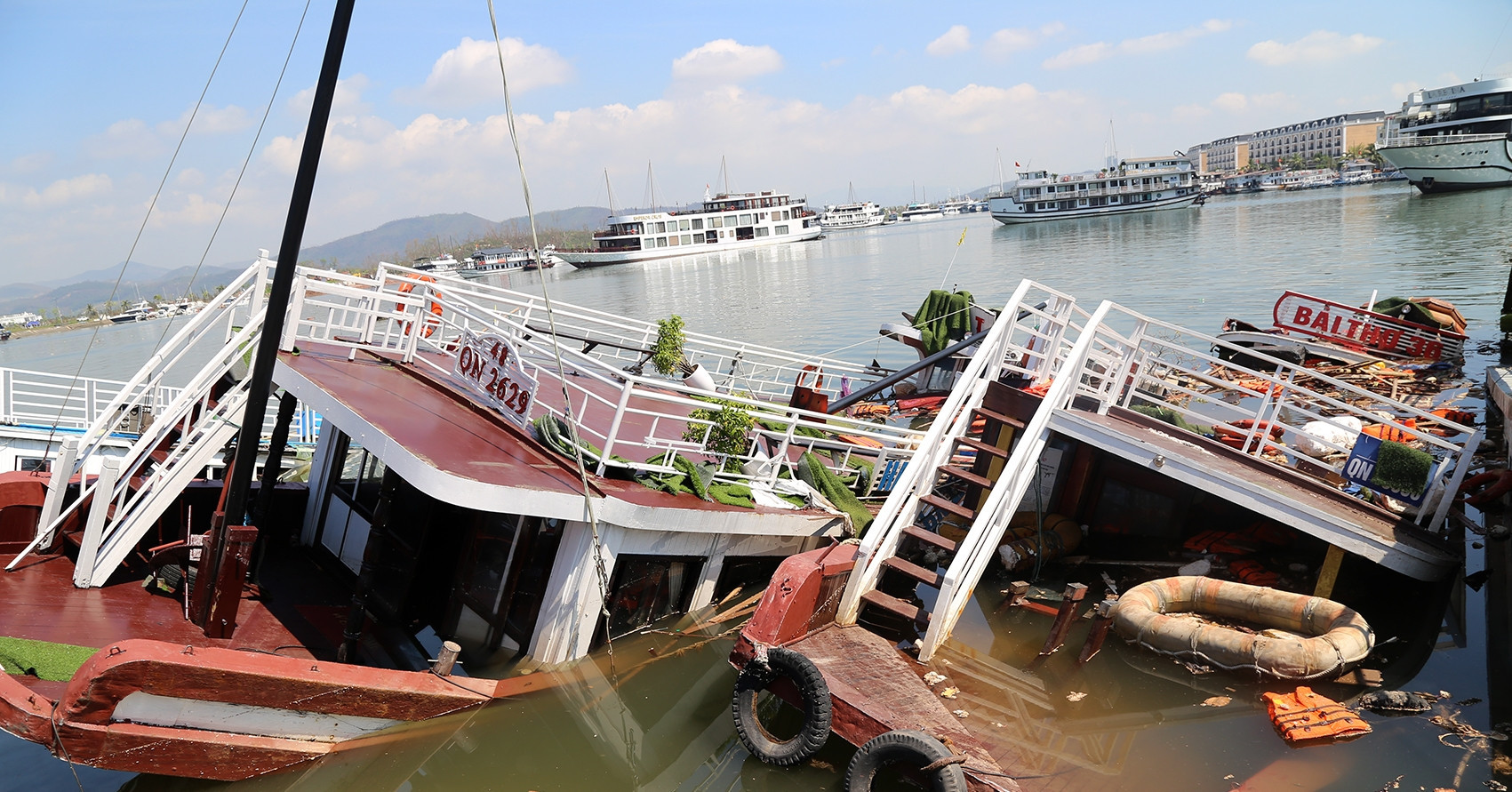 Quang Ninh tourist boat owners await salvage of vessels submerged after typhoon