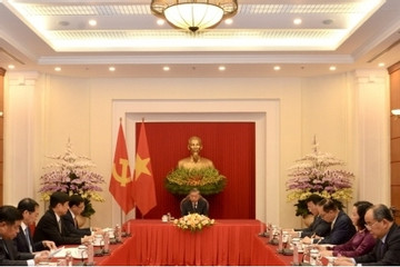 Vietnamese top leader holds phone talks with RoK President