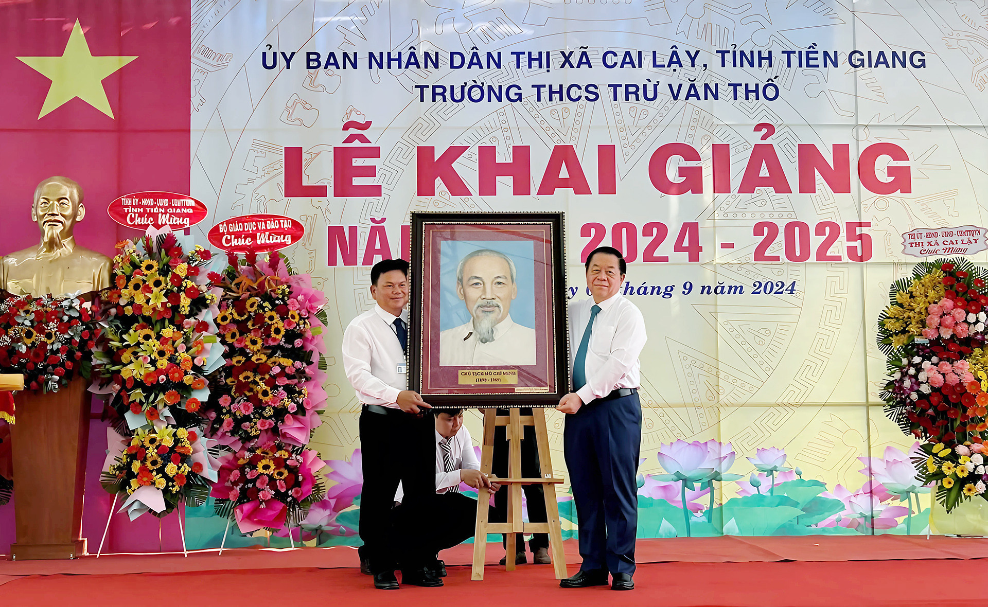 W-khai giảng.jpg