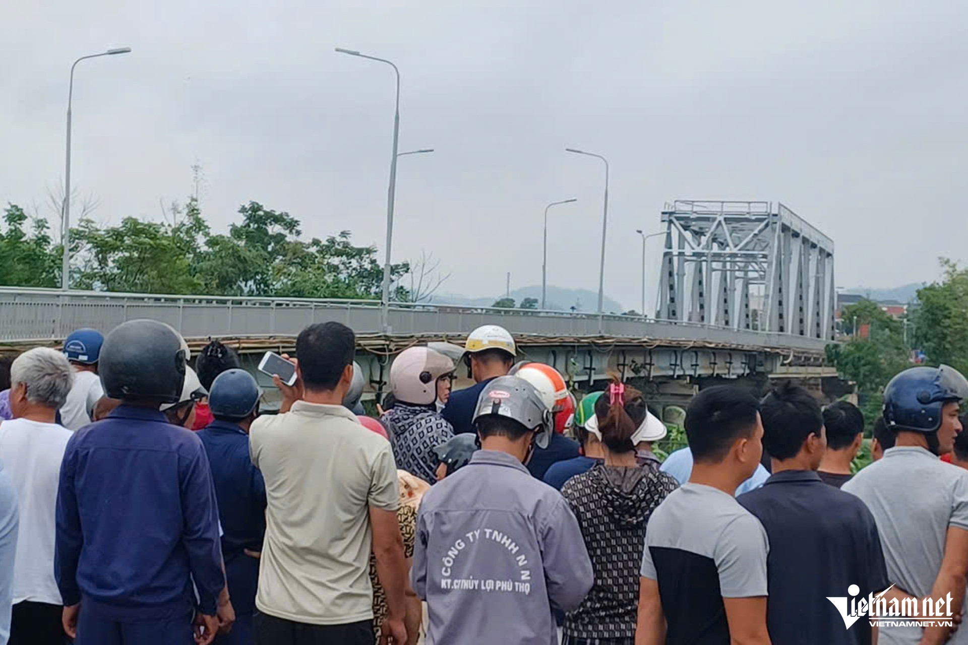 W-Cau phong chau 3.jpg