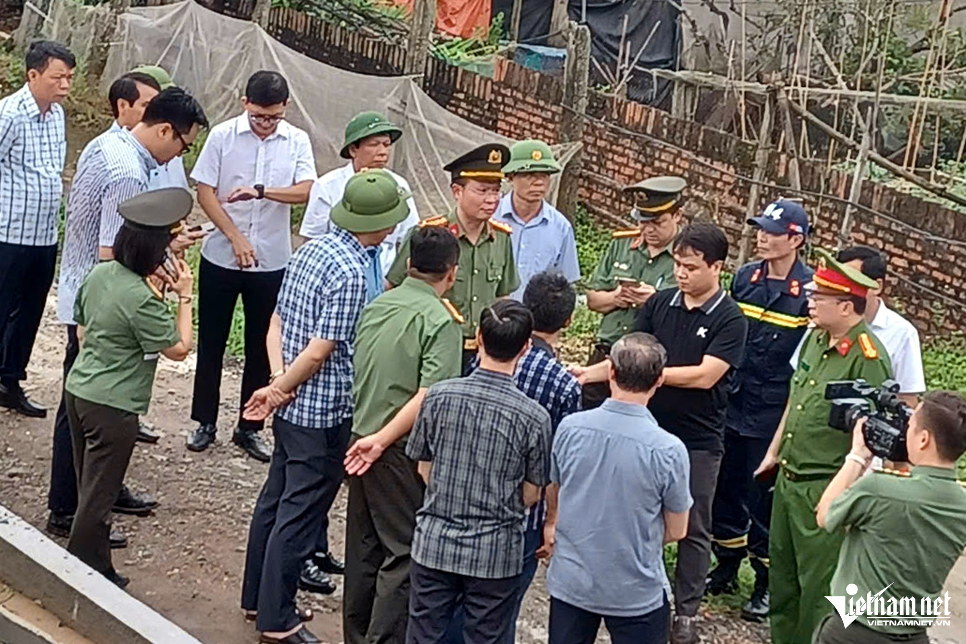 W-Cau phong chau 1.jpg