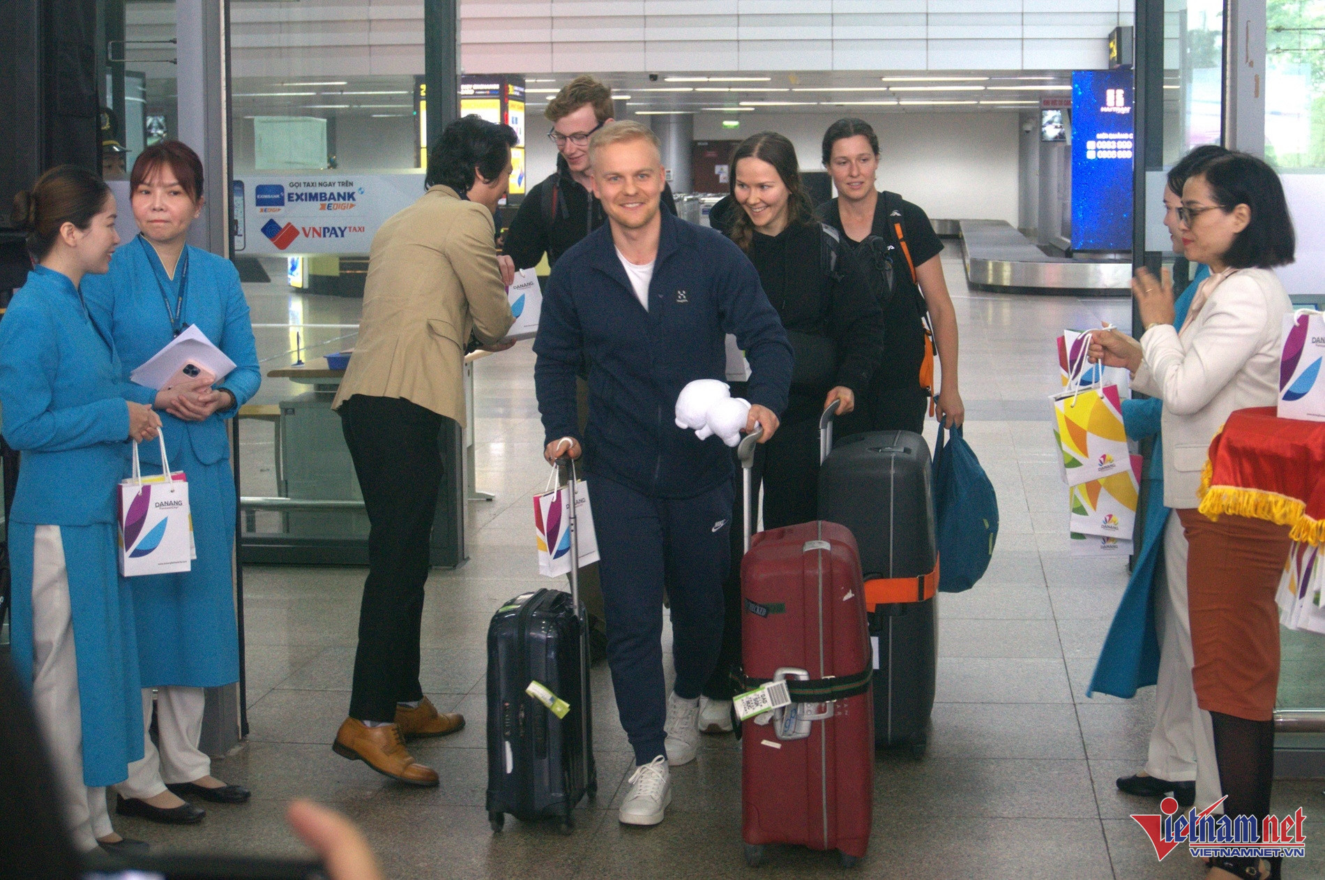 W-anh don du khach2.jpg