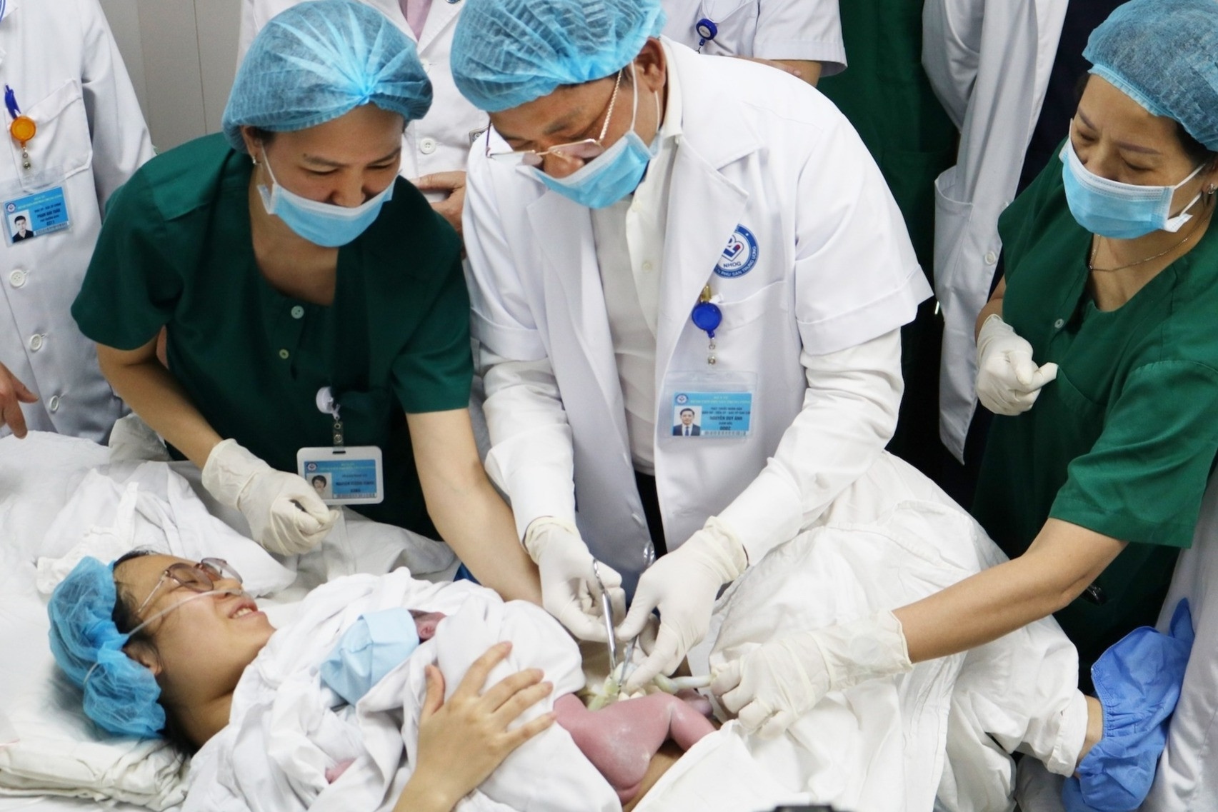 2025 Babies born at midnight bring joy across Vietnam