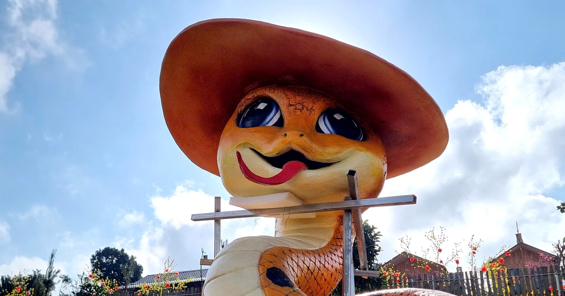 Danang invests VND 18 billion in vibrant floral and lighting Tet decorations