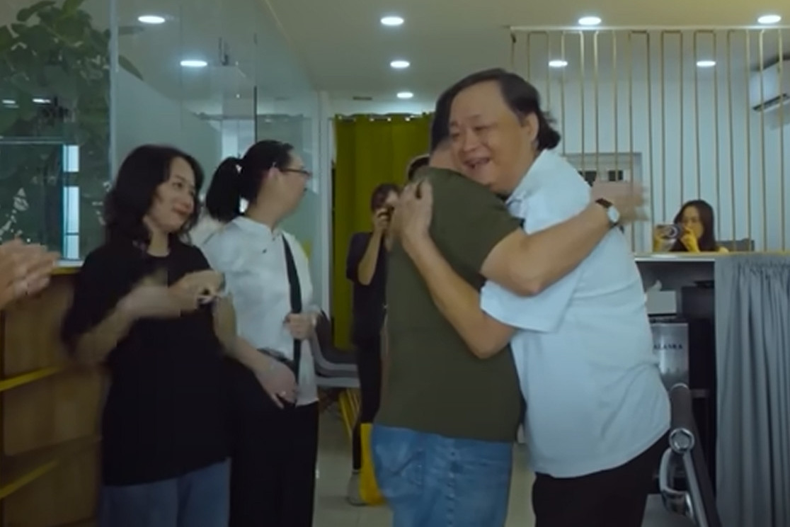 Family members reunite in HCMC after 64 years, siblings speak three languages