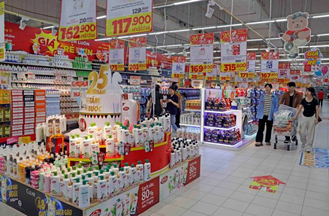 People tend to tighten spending for upcoming Tet holiday