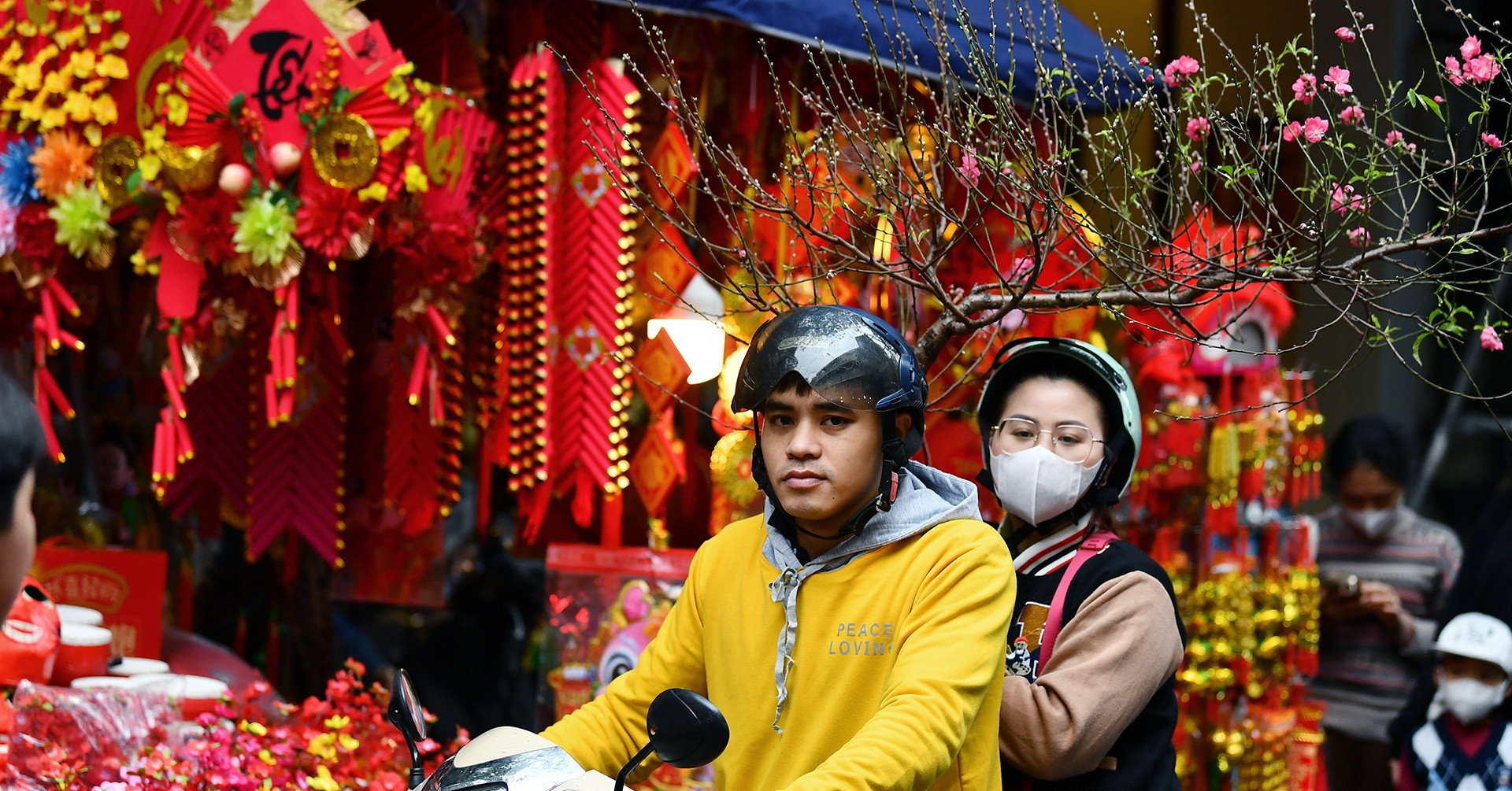 Northeast monsoon impacts Tet weather: Drizzle in the North, dry in the South