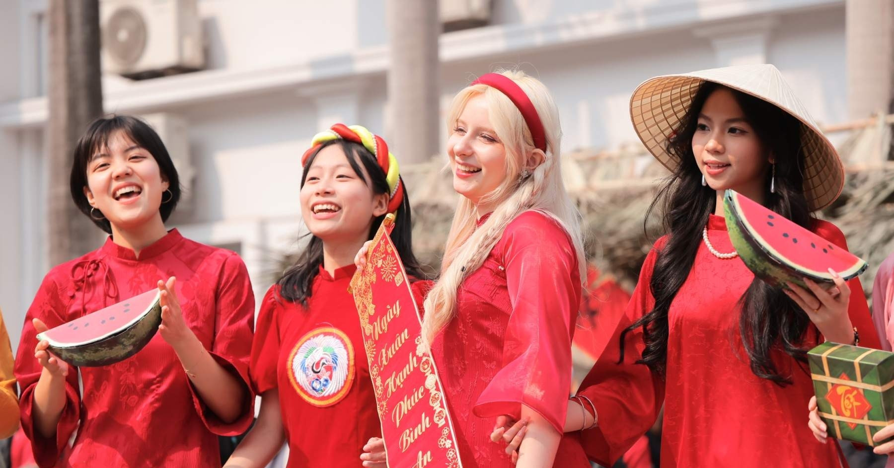 Tet in Vietnam captivates foreign students with unique experiences