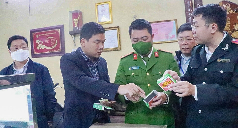 Renowned Hanoi green rice cake maker suspended for safety violations