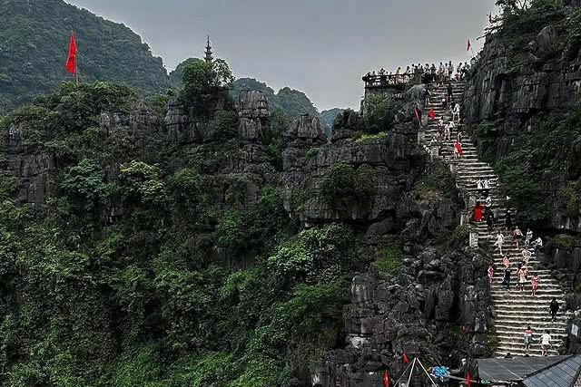 Tet in Ninh Binh: Discover Hang Mua's beauty and savor its culinary delights