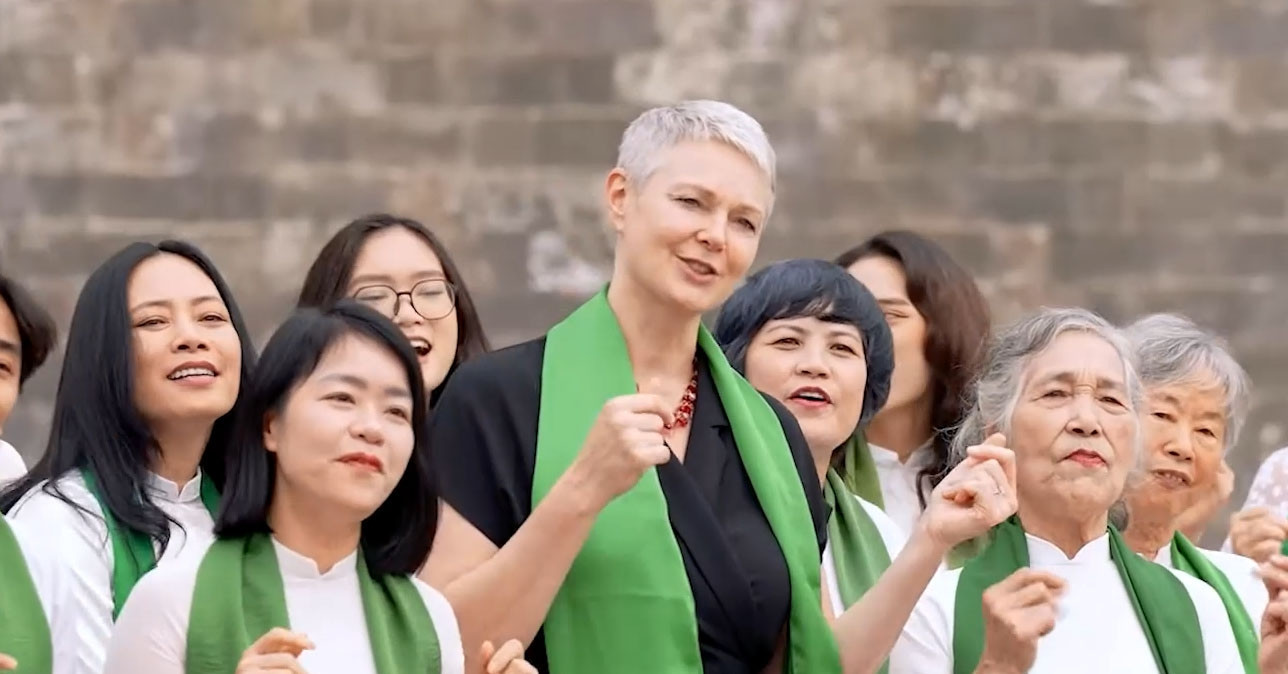 G4 ambassadors sing in Vietnamese to celebrate Tet with a heartfelt message