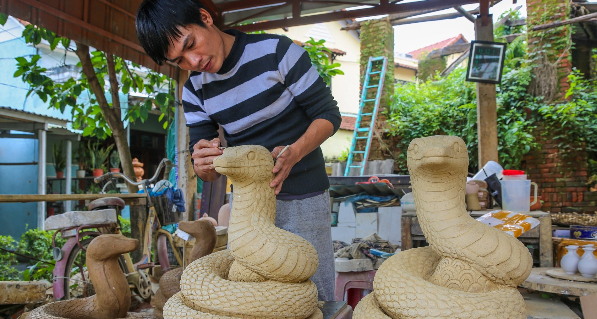 Thanh Ha pottery village unveils Tet snake mascots for Lunar New Year 2025.