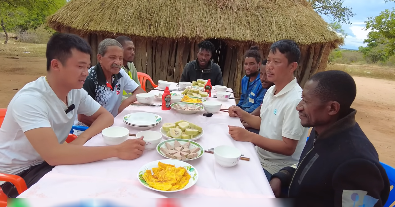 Vietnamese bánh tét amazes African locals with its flavor and satiety