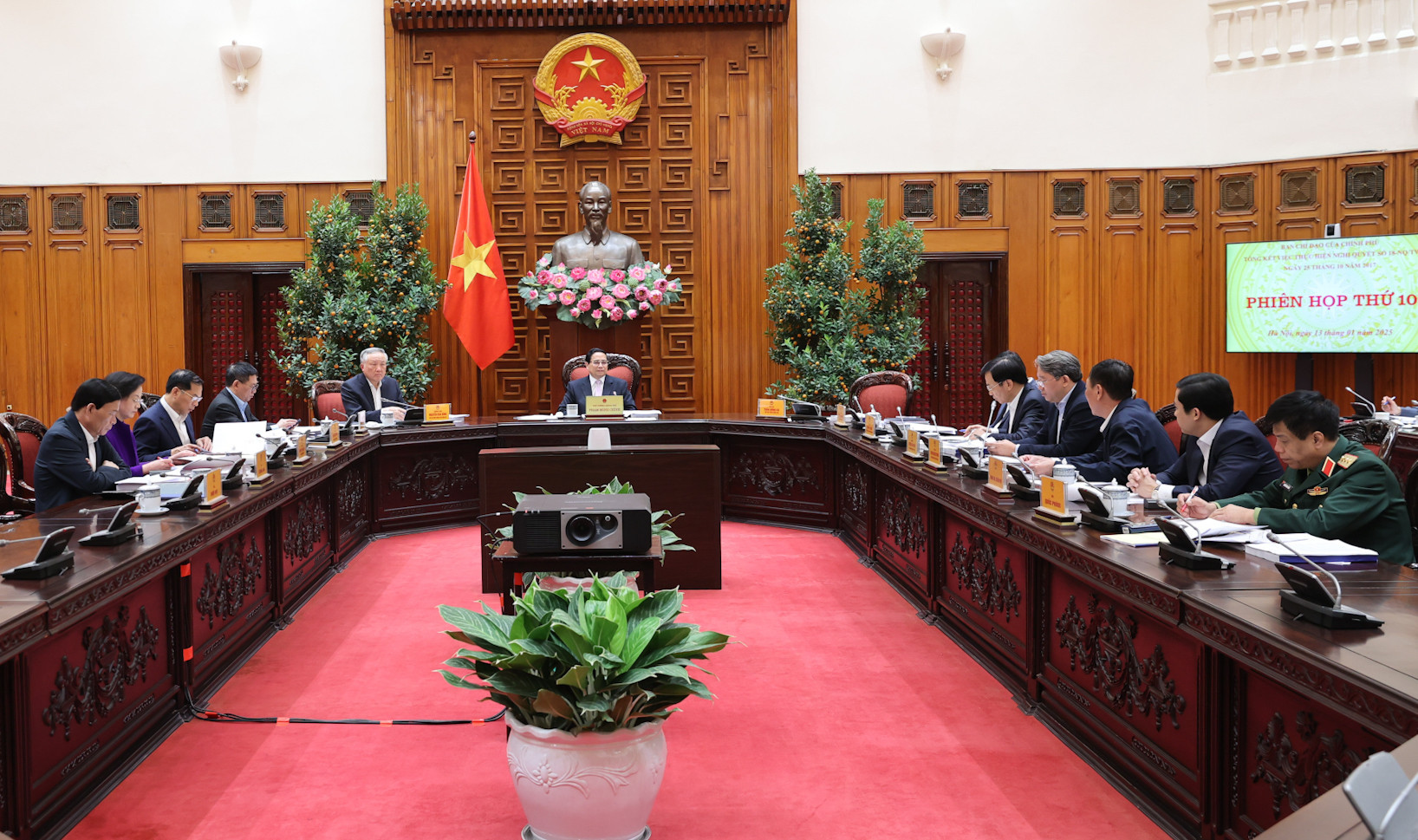 Politburo submits apparatus streamlining plan to Central Party Committee